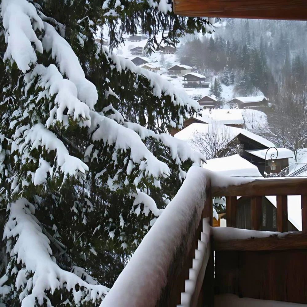 Balcon du Chalet Le Paccaly 2 – Vue imprenable sur La Clusaz